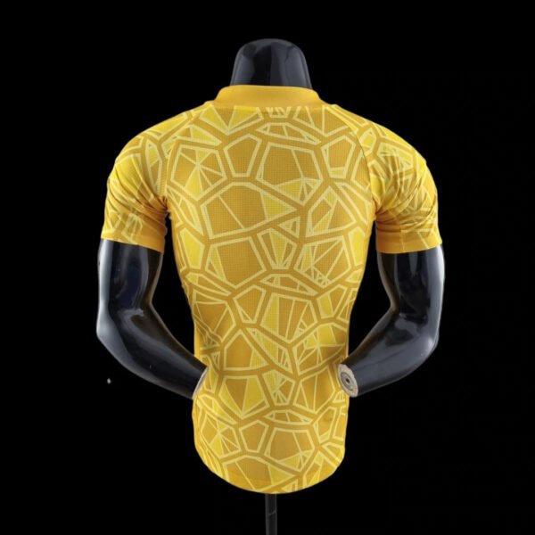 2022/2023 MANCHESTER UNITED GOALKEEPER KIT PLAYER VERSION (YELLOW) - Image 2